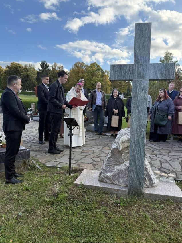 Hrob v dáli: V Plzni vznikla místa, kde lze vzpomenout na ztracené v čase i dálce