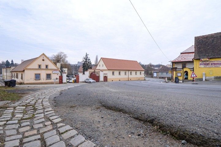 Skalní překvapení prodlouží uzavírku Rolnické náměstí do května 2026