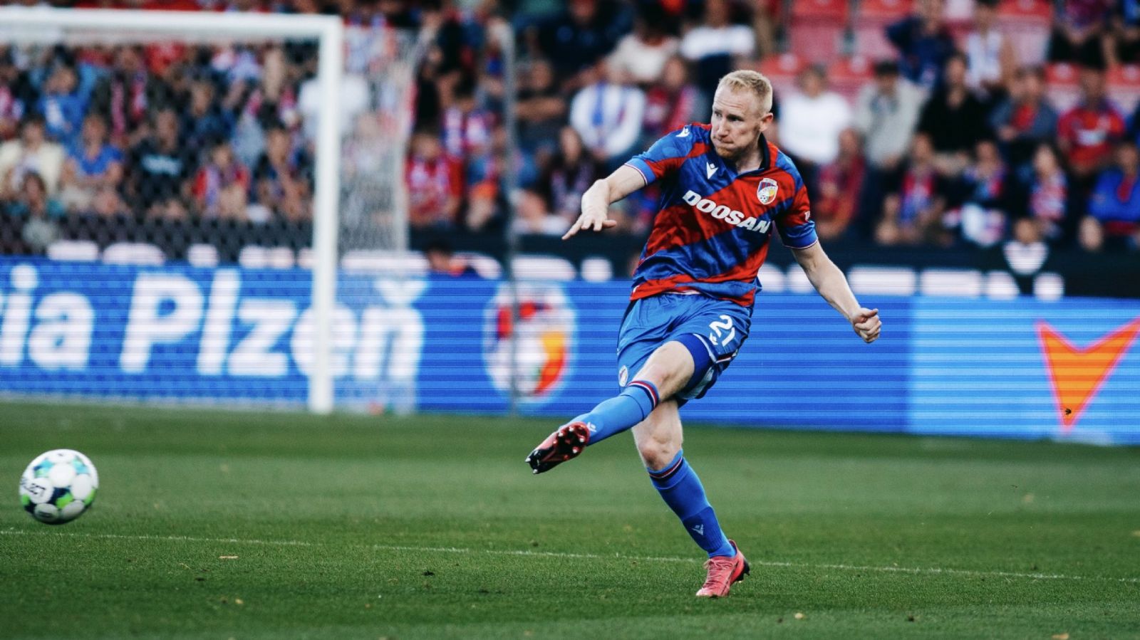 Viktoria Plzeň slaví vítězství nad Baníkem i bez kapitána