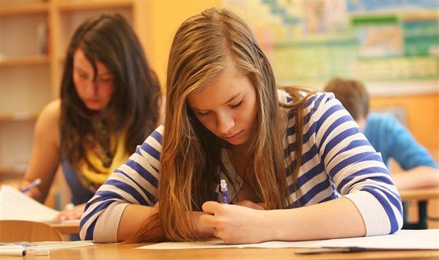 Deváťáci znají výsledky přijímaček: 500 volných míst, snížené nároky v Rokycanech