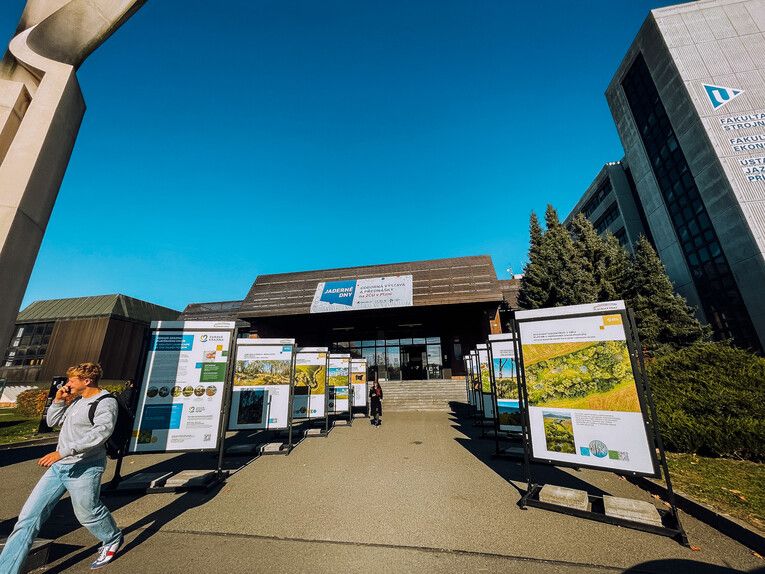 Západočeská univerzita hostí výstavu na záchranu krajiny a vody