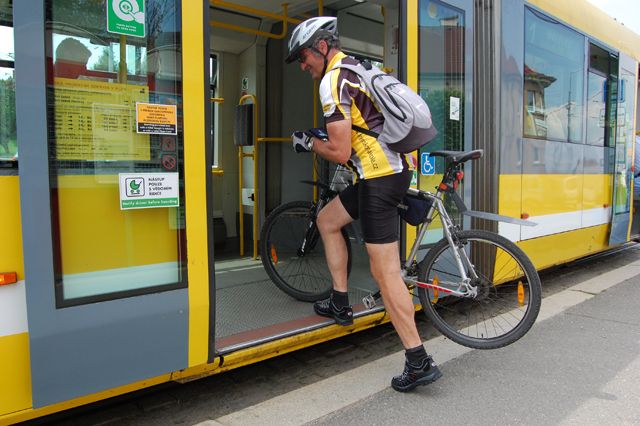 Plzeňské tramvaje nově přepravují kola každý den