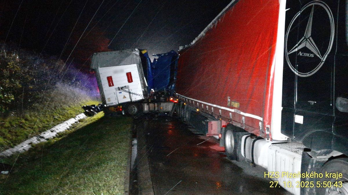 Dramatická nehoda na D5 - tři kamiony v sobě a zásah vrtulníkem