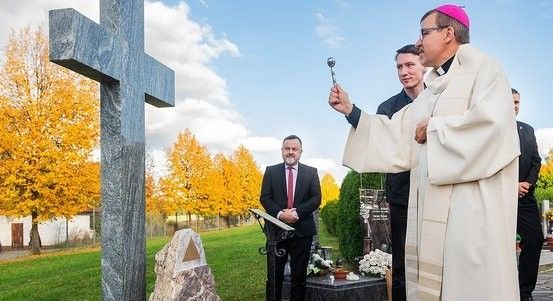 Plzeňská křížová cesta za nedostupné hroby