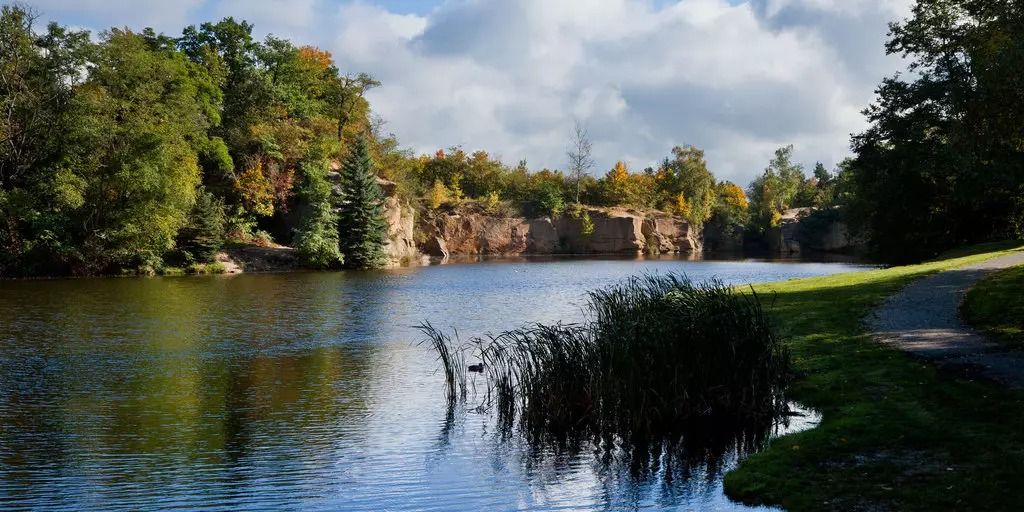 Tragický nález v Plzni - mrtvý muž objeven v Košuteckém jezírku