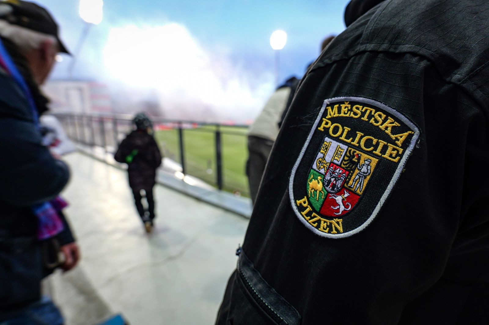 Bezpečnostní opatření v Plzni - speciální jednotky hlídají zápas Viktorky s Baníkem