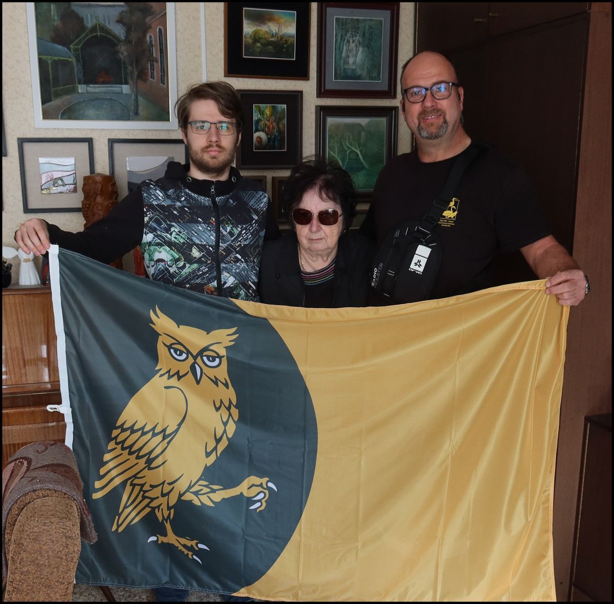 Plzeňská záchranná stanice získala oficiální vlajku navrženou Františkem Hepem