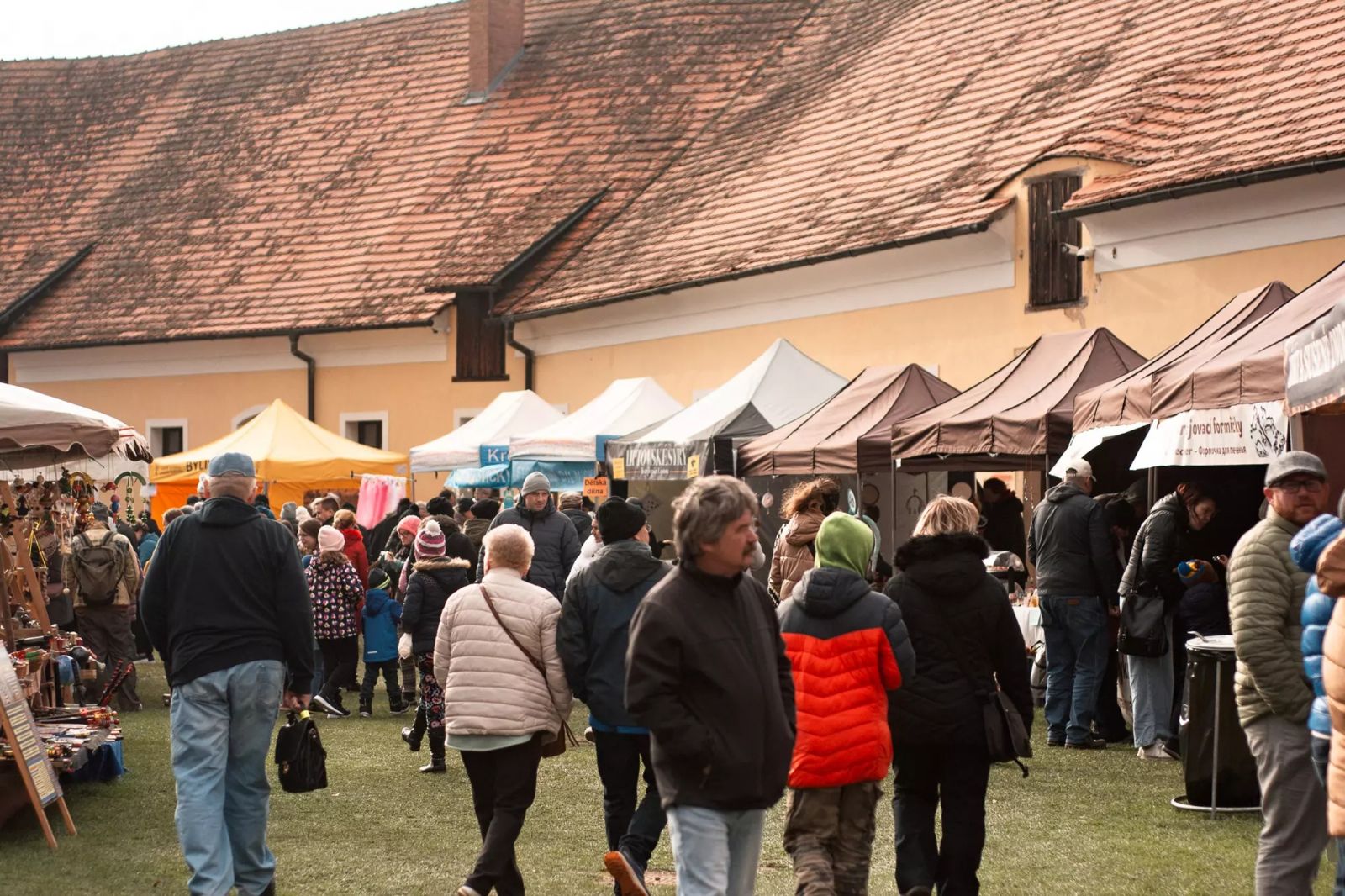Podzimní jarmark na Švihově: Rodinná neděle plná tradic a zábavy