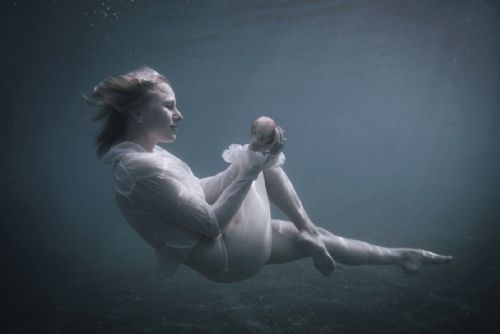 Foto: Žena pod vodou