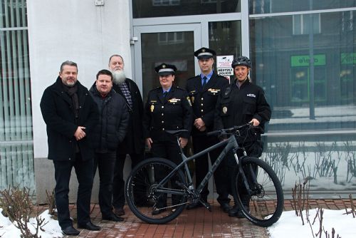 Foto: Strážníci na Slovanech dostali do výbavy nové jízdní kolo