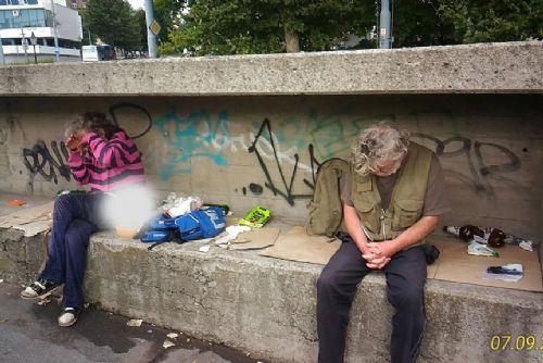 Foto: Strážníci řešili další problémy s bezdomovci