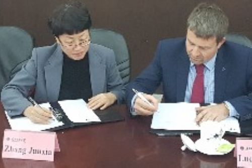 Foto: Podpis memoranda otevírá možnosti konkrétní spolupráce s významnými čínskými univerzitami