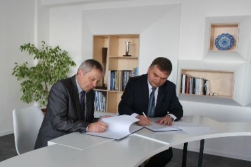 Foto: Univerzita podepsala smlouvu o spolupráci se Škodou Transportation