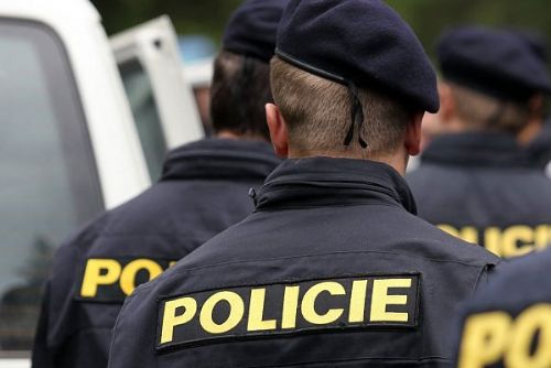 Foto: Policisté ohlídají fotbal Viktorky s Bukureští, přijede Schengenbus 