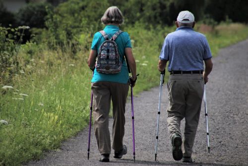 Foto: Centrální obvod připravil pro seniory vycházky Nordic Walking