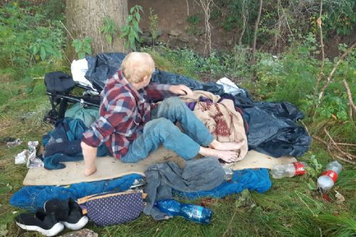 Foto: Cizinec ležel v lese u Kdyně několik dní bez jídla