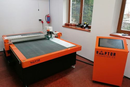Foto: CNC plotter Raptor pracuje také v Plzeňském kraji
