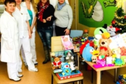 Foto: Dětské oddělení Rokycanské nemocnice převzalo dary z vánoční sbírky 