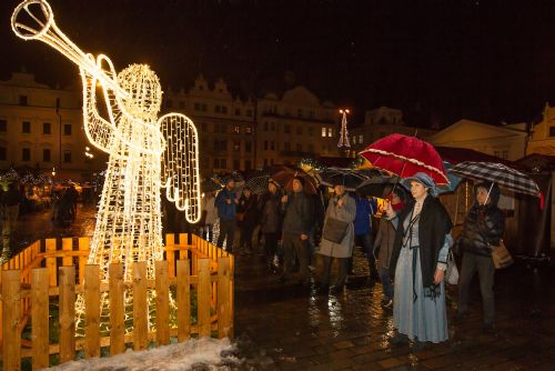 Foto: Do historického centra Plzně se vrátily adventní prohlídky
