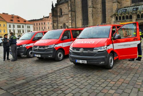 Foto: Dobrovolní hasiči z Bolevce, Křimic, Radobyčic a Doubravky mají nová auta