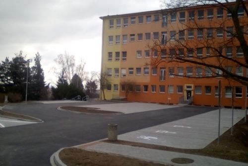 Foto: Fakultní nemocnice přidala v areálu na Borech parkovací místa