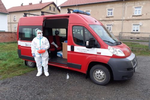Foto: Hasiči pomáhají s testováním na covid. Začínají na severu Plzeňska