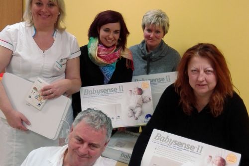 Foto: Nadace Křižovatka předala dětskému oddělení Klatovské nemocnice monitory dechu
