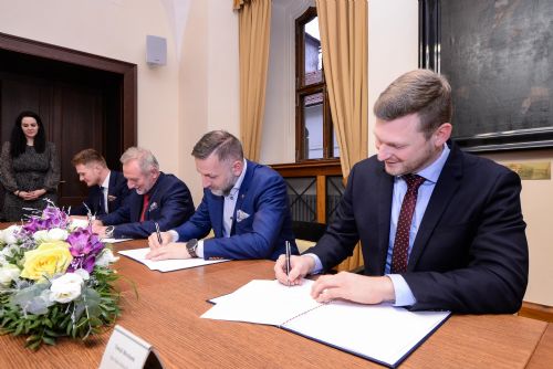 Foto: Plzeň a kraj podepsaly memorandum s cyklisty