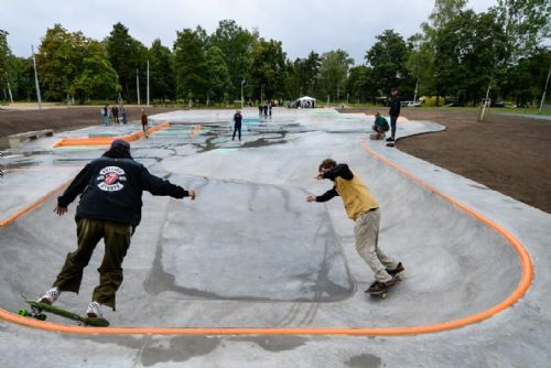 Foto: Plzeň má za Plazou nový skatepark s unikátními prvky