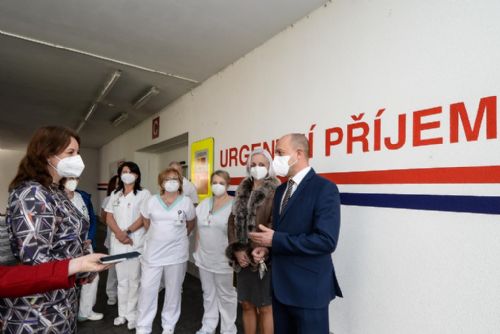 Foto: Plzeň poděkovala pracovníkům Fakultní nemocnice Plzeň. Poslala jim dary
