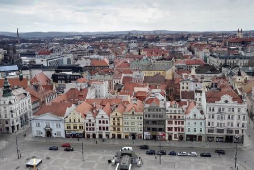 Foto: Plzeň poskytne dotaci 200 tisíc korun na opravu střechy domu v centru