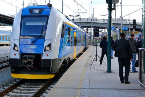 Foto: Plzeňský kraj představuje nové vlakové soupravy v barvách kraje