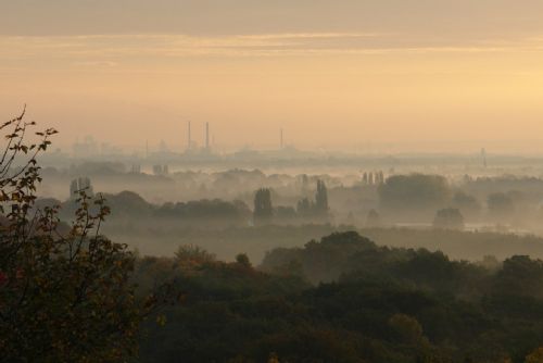 Foto: Plzeňský kraj vyhlašuje smogovou situaci, doporučuje omezit zátěž venku a jízdu autem