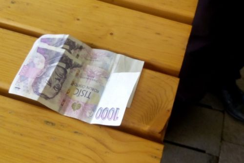 Foto: Poctivý Syřan odevzdal v Plzni nalezené dvoutisícovky