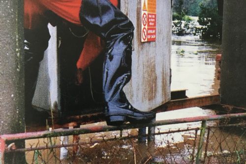 Foto: Povodeň před 15 lety poničila v západních Čechách distribuční zařízení za 54 milionů korun