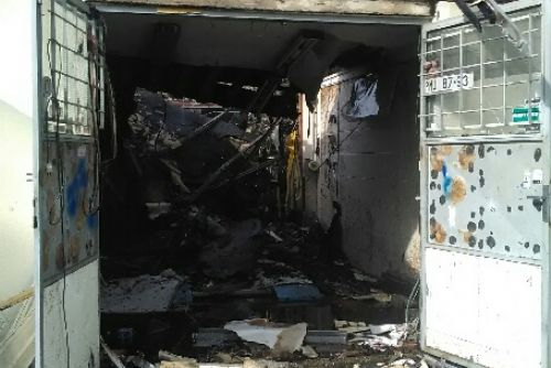 Foto: Požár ubytovny na Karlově citelně poškodil i okolní podnikatele