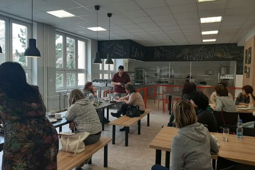 Foto: Pracovníci školních jídelen z kraje sbírali inspiraci v Plzni