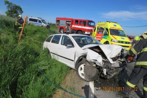 Foto: Při nehodě na Stříbrsku zemřel řidič, roční holčička vyvázla bez zranění