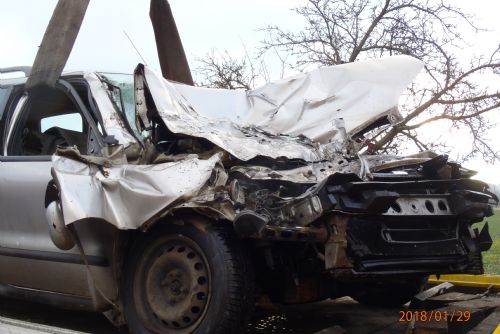Foto: Při tragické nehodě u Koryt zemřel v pondělí ráno řidič
