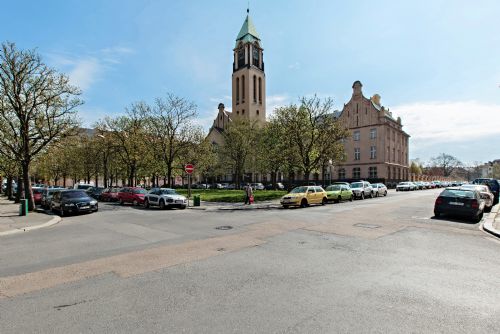 Foto: Problematiku parkování po obnově Jiráskova náměstí řeší obvod i architekti