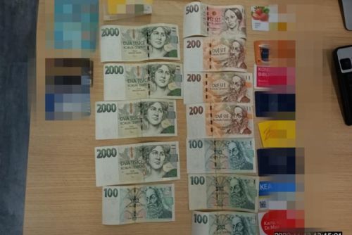 Foto: Prodavačky našly peněženku s téměř 10 tisíci korunami