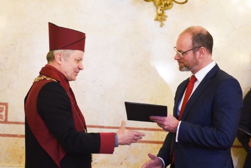 Foto: Rektor ZČU Holeček pokračuje ve funkci