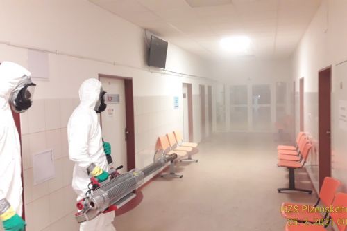 Foto: Rokycanská nemocnice ošetřila společné prostory mlžnou dezinfekcí