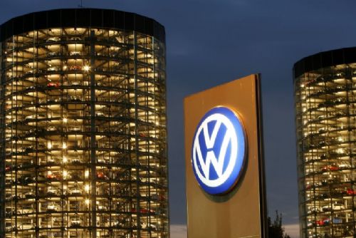 Foto: Role umělé inteligence při utváření budoucnosti: GM a VW vyzývají dominanci Tesly