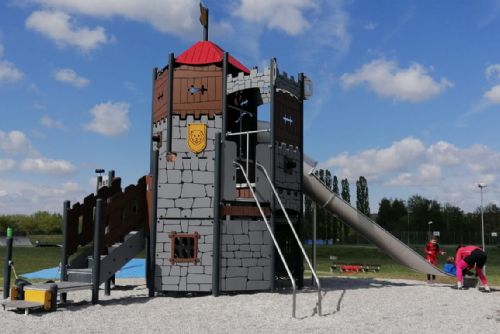 Foto: Škodaland má novou atrakci – středověký hrad
