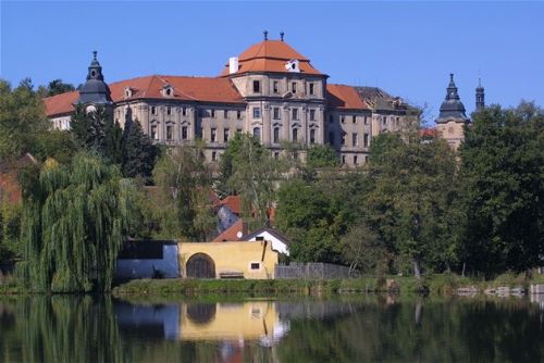 Foto: Slavnosti slunovratu v sobotu výjimečně otevřou chotěšovský klášter včetně barokního podzemí 