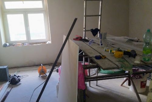 Foto: Slíbil v Plzni rekonstrukci bytu a inkasoval peníze, přestal komunikovat