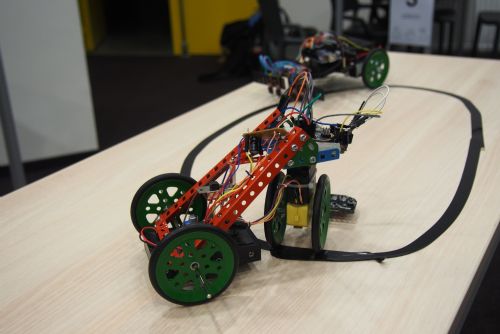 Foto: Soutěž robotiky vyhráli v Plzni elektrotechnici