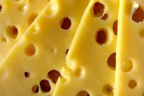 Foto: Sýr při průchodu pokladnou ukryla u podprsenky