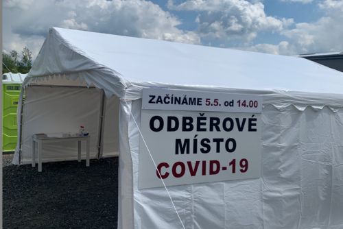 Foto: Testování na Covid-19 v Černicích již od úterního odpoledne